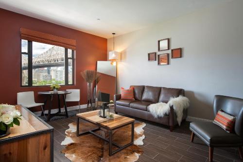 Suite Estudio con cama extragrande - Adaptada para personas de movilidad reducida del hotel Ravel Hotel, Trademark Collection by Wyndham. Foto 4