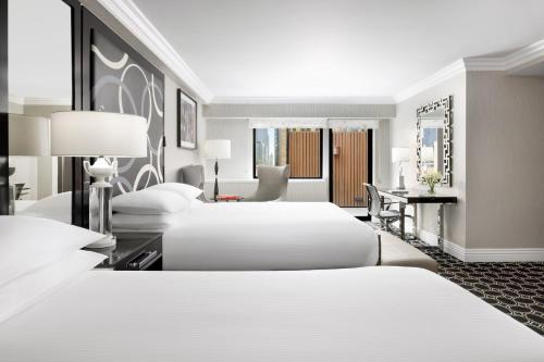 Habitación Executive con balcón - 2 camas grandes del hotel The Muse New York, a Kimpton. Foto 3