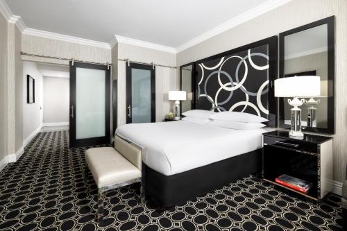 Suite con cama extragrande del hotel The Muse New York, a Kimpton. Foto 3