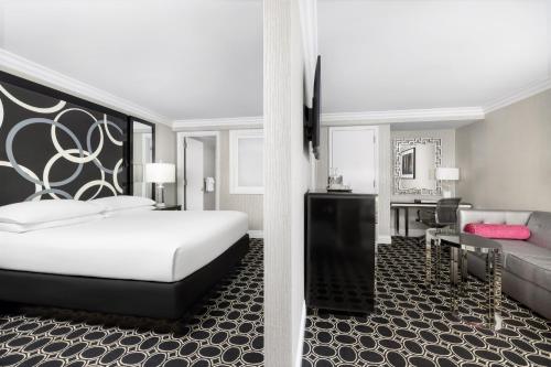 Suite con cama extragrande del hotel The Muse New York, a Kimpton. Foto 5