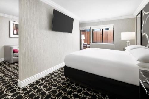Suite con cama extragrande del hotel The Muse New York, a Kimpton. Foto 6