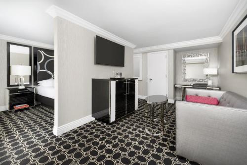Suite con cama extragrande del hotel The Muse New York, a Kimpton. Foto 7