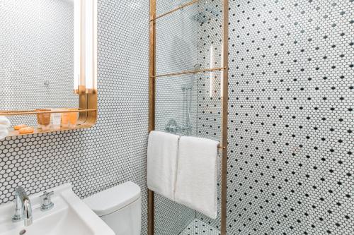 Habitación adaptada para personas con movilidad reducida - Cama grande del hotel Shocard New York