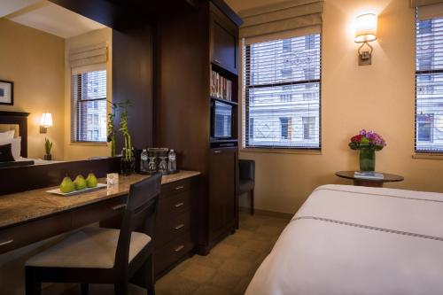 Habitación Deluxe con 1 cama doble del hotel Library Hotel