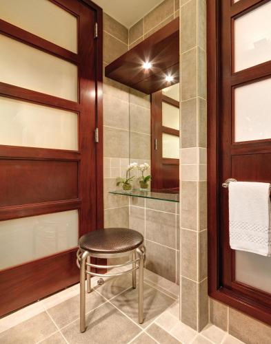 Suite Junior con una cama extra grande del hotel Library Hotel. Foto 8