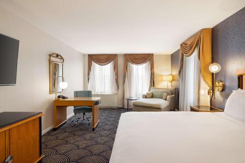 Suite Junior con jacuzzi del hotel Inn at Great Neck. Foto 1