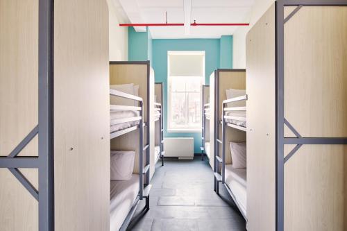 Cama en habitación compartida de 8 camas - Para hombres y mujeres del hotel HI New York City. Foto 7