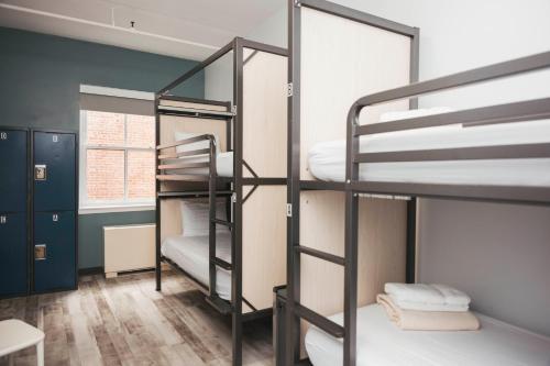 Cama en habitación compartida de 4 camas - Para hombres y mujeres del hotel HI New York City. Foto 1