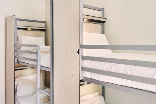 Cama en habitación compartida de 4 camas - Para hombres y mujeres del hotel HI New York City. Foto 7