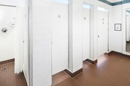 Cama en habitación compartida de 10 camas - Para hombres y mujeres del hotel HI New York City. Foto 6