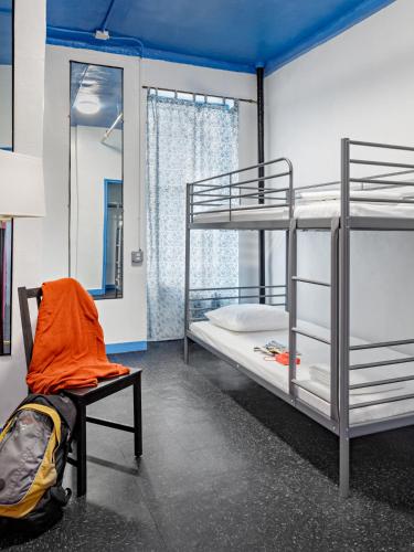 Cama Individual en habitación compartida de 2 camas con baño compartido del hotel Central Park West. Foto 8