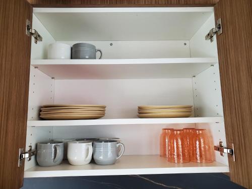 Suite Ático con balcón y vistas al río del hotel Riverside Tower Hotel. Foto 10