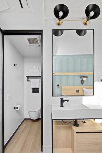 Alojamiento con vistas al río - Cama grande del hotel Riverside Tower Hotel