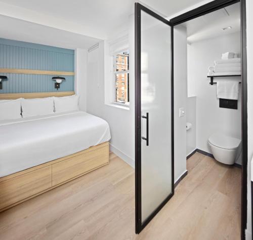 Habitación Estándar - 1 cama grande del hotel Riverside Tower Hotel. Foto 2