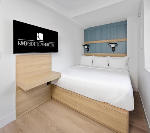 Habitación Estándar - 1 cama grande del hotel Riverside Tower Hotel. Foto 3