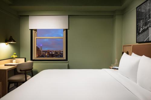 Suite con 1 dormitorio, cama extragrande y bañera - Adaptada para personas con movilidad reducida del hotel Row NYC. Foto 5