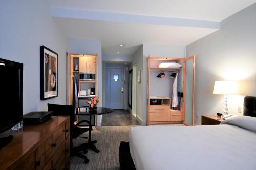Habitación Estándar - Cama extragrande del hotel Lombardy Hotel. Foto 4