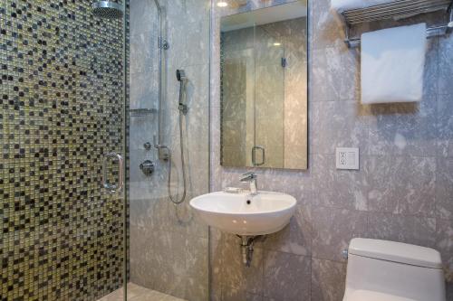 Suite de 1 dormitorio con terraza del hotel Lombardy Hotel