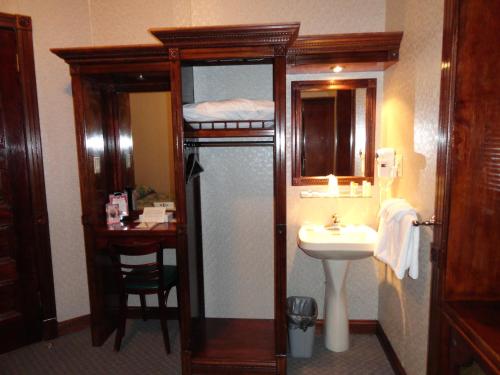 Habitación Doble con baño compartido - 2 camas del hotel 31. Foto 9
