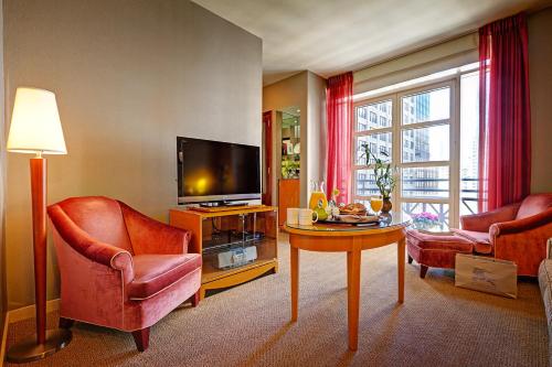 Suite King con balcón del hotel Hotel Giraffe. Foto 5