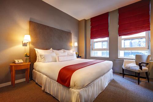 Suite con cama extragrande del hotel Hotel Giraffe. Foto 3