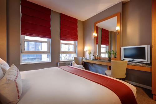 Suite con cama extragrande del hotel Hotel Giraffe. Foto 5