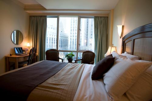 Habitación Doble Deluxe con cama extragrande y vistas a la ciudad del hotel Mulberry. Foto 1