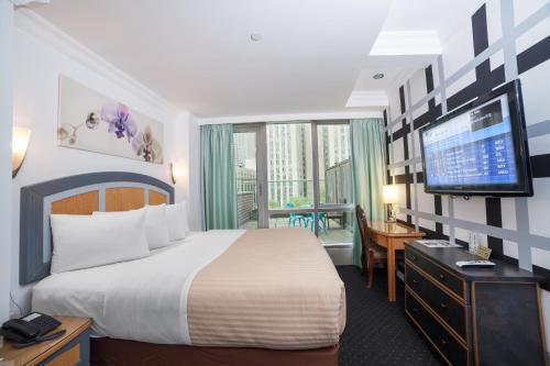 Habitación doble deluxe con cama grande y balcón del hotel Mulberry. Foto 2