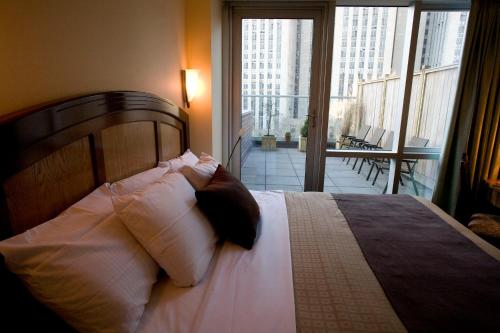 Habitación doble deluxe con cama grande y balcón del hotel Mulberry. Foto 6