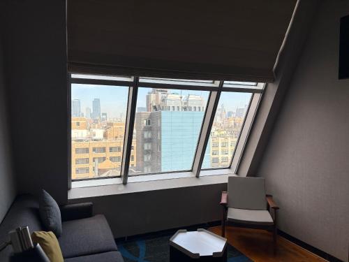 King Suite with Sofa Bed and Skyline View - High Floor del hotel Four Points by Sheraton Manhattan SoHo Village. Foto 3