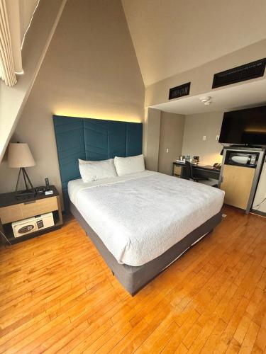 King Suite with Sofa Bed and Skyline View - High Floor del hotel Four Points by Sheraton Manhattan SoHo Village. Foto 9