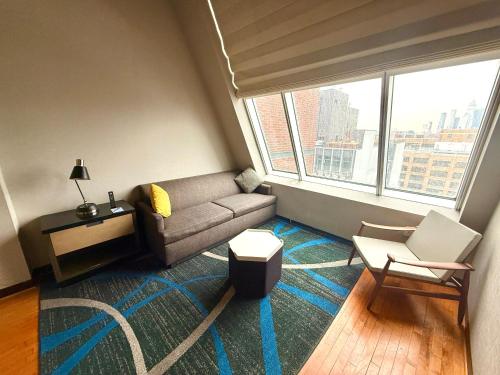 King Suite with Sofa Bed and Skyline View - High Floor del hotel Four Points by Sheraton Manhattan SoHo Village. Foto 10