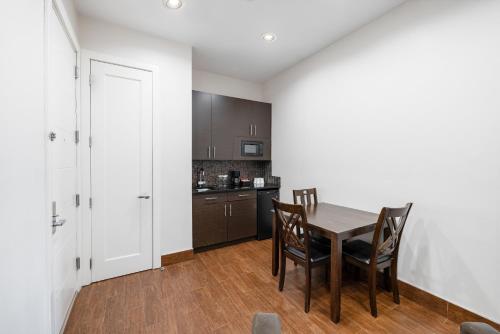 Suite Doble con 1 dormitorio - 2 camas - No fumadores del hotel Condor Hotel Brooklyn. Foto 3