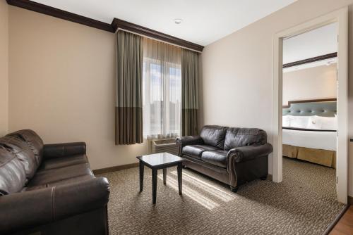 Suite Deluxe con 1 dormitorio y cama extragrande - No fumadores del hotel Condor Hotel Brooklyn. Foto 6