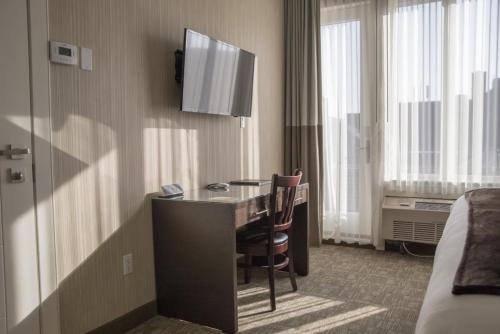 Habitación Esquinera - 1 cama extragrande - No fumadores del hotel Condor Hotel Brooklyn. Foto 2