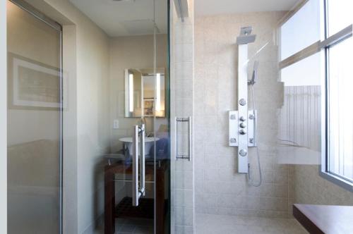 Suite con cama extragrande del hotel SoHo 54. Foto 5