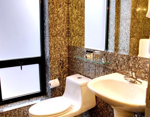 Habitación Estándar - Cama extragrande del hotel The Ridge. Foto 7