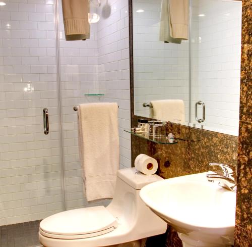 Habitación Estándar - 1 cama grande del hotel The Ridge. Foto 10