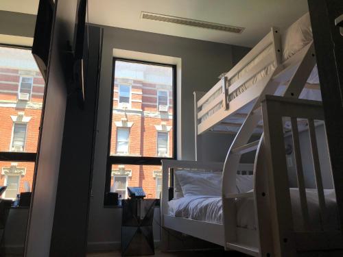 Habitación Three's Company del hotel The Ridge. Foto 13