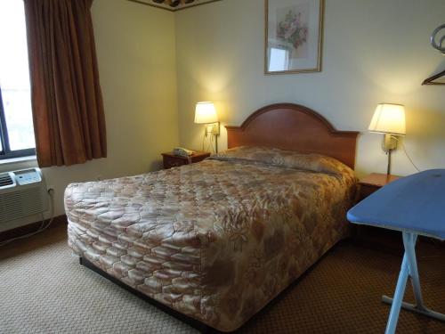 Habitación - No fumadores - Cama grande del hotel Red Carpet Inn Brooklyn