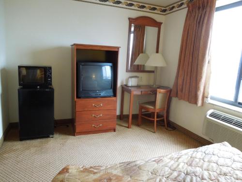 Habitación - No fumadores - Cama grande del hotel Red Carpet Inn Brooklyn. Foto 2