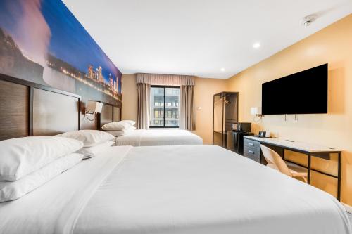 Habitación adaptada para personas con movilidad reducida - Cama grande del hotel Knights Inn Brooklyn Sunset Park. Foto 3