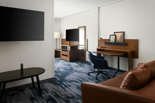 Studio with King Bed and Sofa Bed - Hearing Accessible del hotel Fairfield Inn y Suites Newark Liberty Internationa. Foto 3