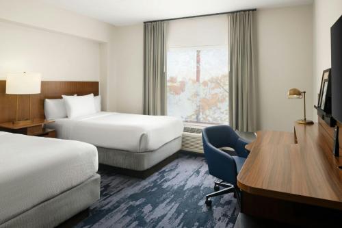 Habitación Doble adaptada para personas con discapacidad auditiva - 2 camas dobles del hotel Fairfield Inn y Suites Newark Liberty Internationa. Foto 3
