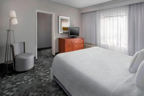 Suite Junior del hotel Courtyard Newark Liberty International Airport