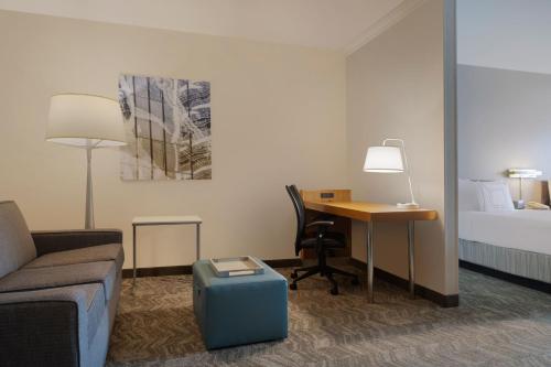 Suite Doble - 2 camas dobles y 1 sofá cama del hotel SpringHill Suites Newark International Airport. Foto 2