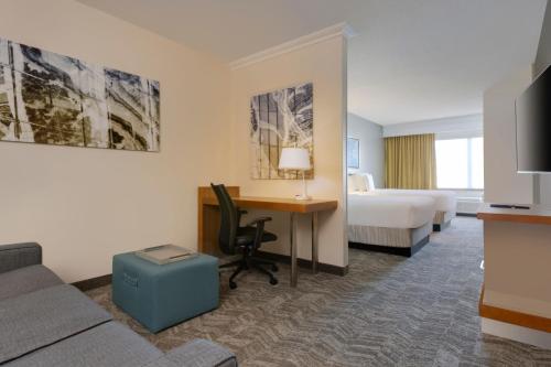 Double Suite with Two Double Beds, Bathtub, Transfer Shower and Sofa Bed - Mobility Access/Hearing Accessible del hotel SpringHill Suites Newark International Airport. Foto 4