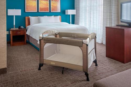 Estudio con cama grande, sofá cama y bañera adaptada - Adaptado para personas con discapacidad auditiva y movilidad reducida del hotel Residence Inn by Marriott Newark Elizabeth/Liberty International Airport. Foto 2