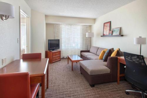 Suite de 1 dormitorio - 1 cama grande y 1 sofá cama - Adaptada para personas con discapacidad auditiva del hotel Residence Inn Long Island Hauppauge/Islandia
