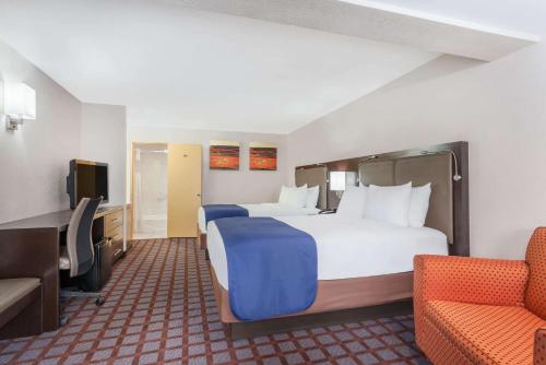 Habitación Doble - 2 camas dobles - Fumadores del hotel Days Inn Woodbury. Foto 1